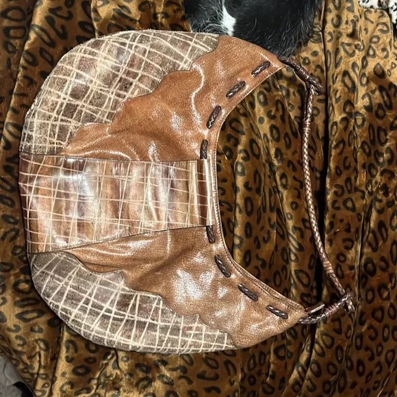 Sondra Roberts Vintage Leather Hobo Bag - Picture 11 of 15